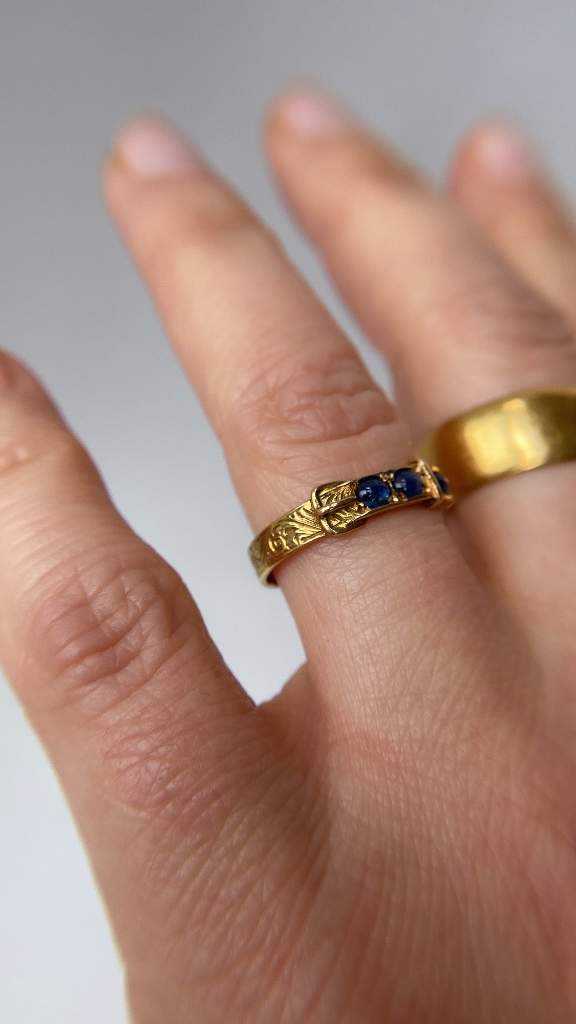 the sapphire buckle ring