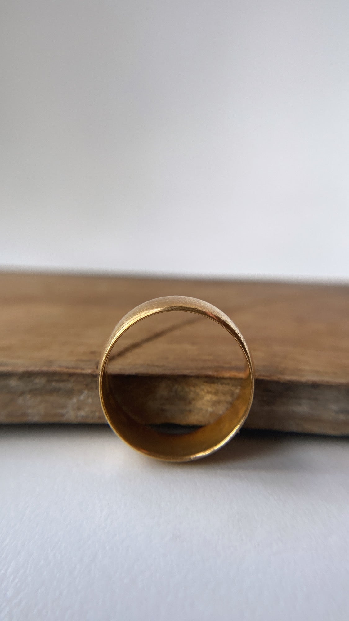 the Edwardian 22ct gold band