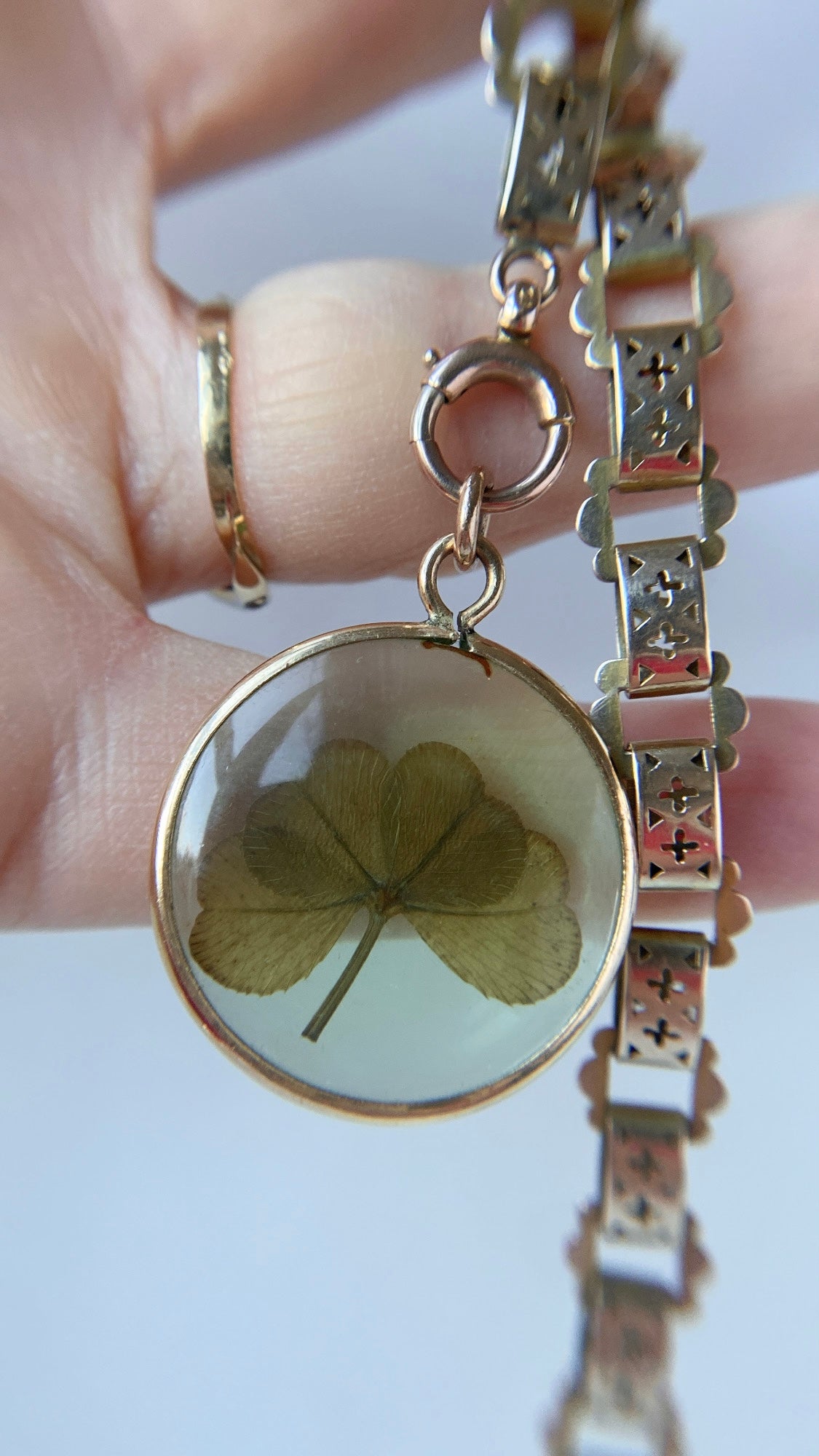 the lucky four leaf clover pendant