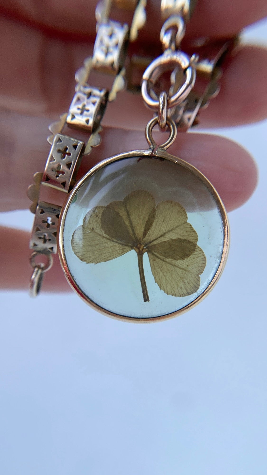 the lucky four leaf clover pendant