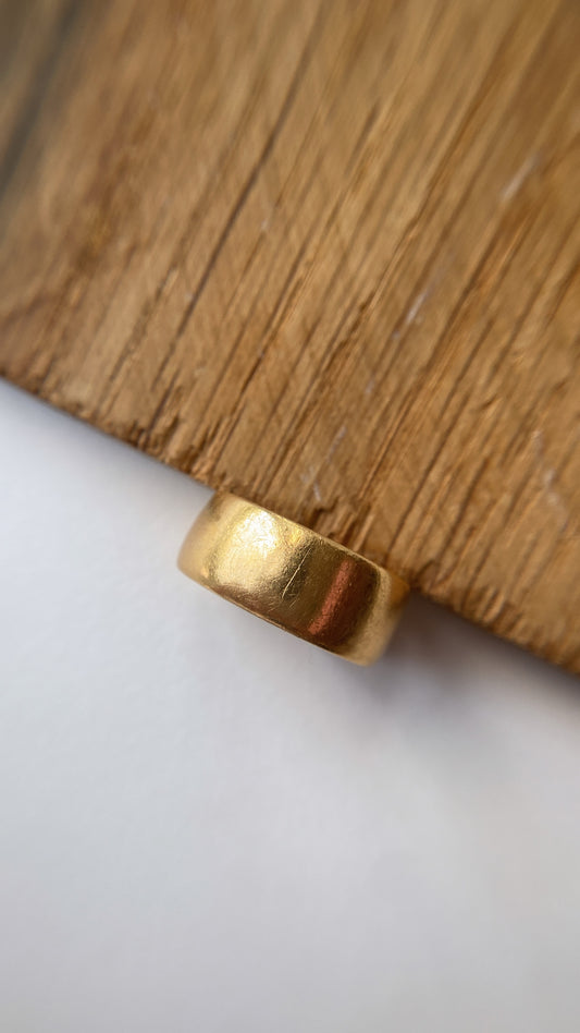 the Edwardian 22ct gold band