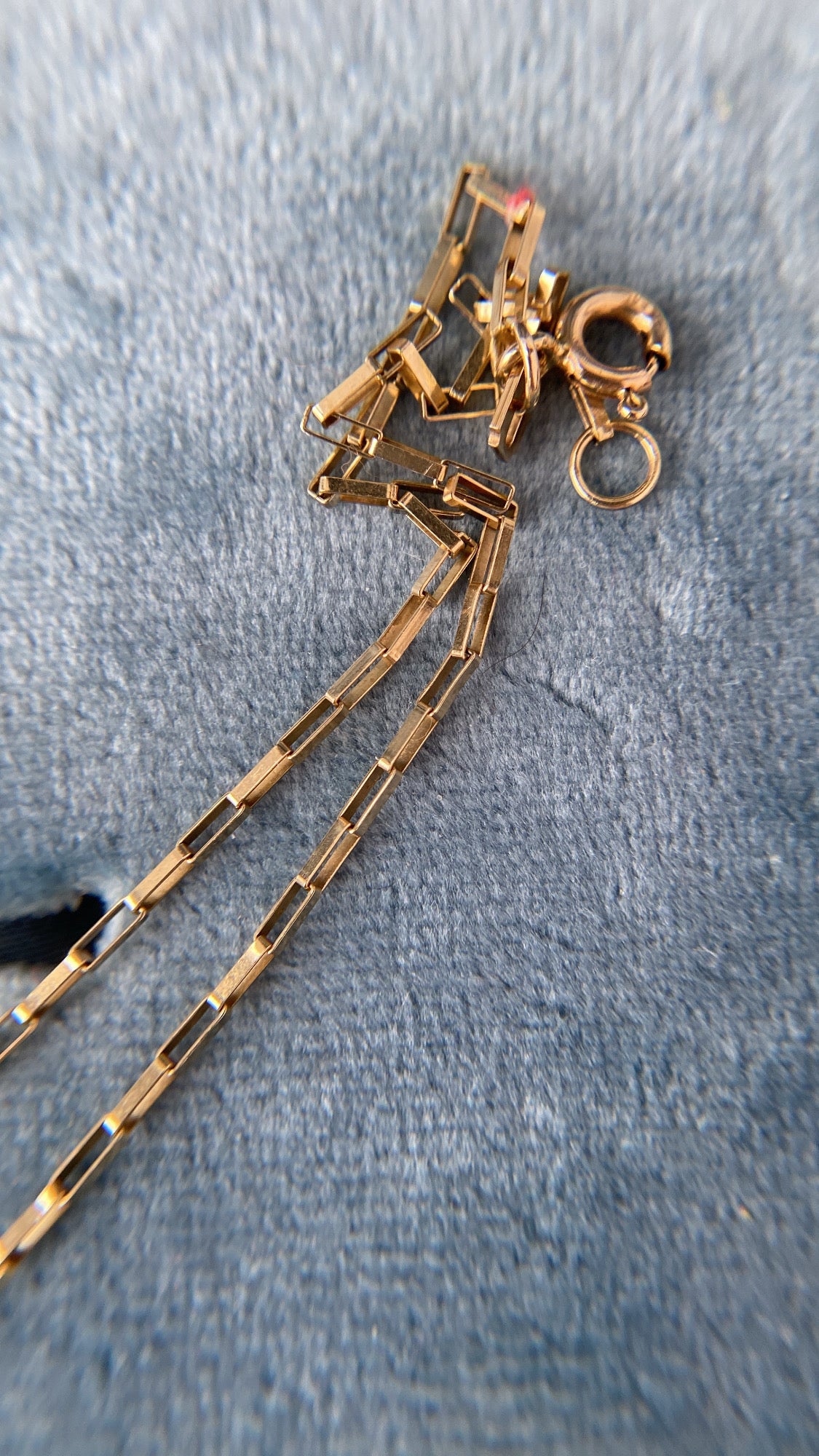 the slinky gold chain