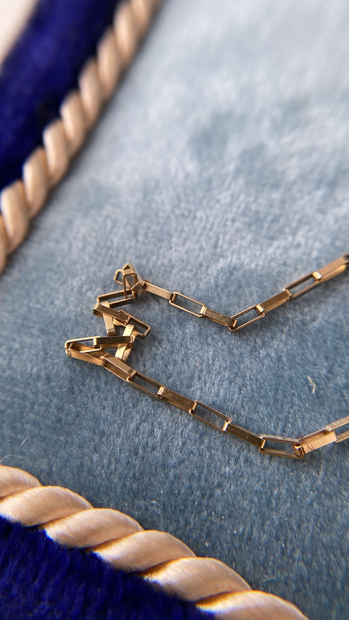 the slinky gold chain