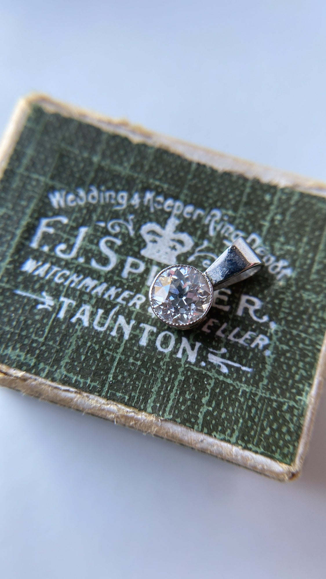 the brightest oec diamond pendant