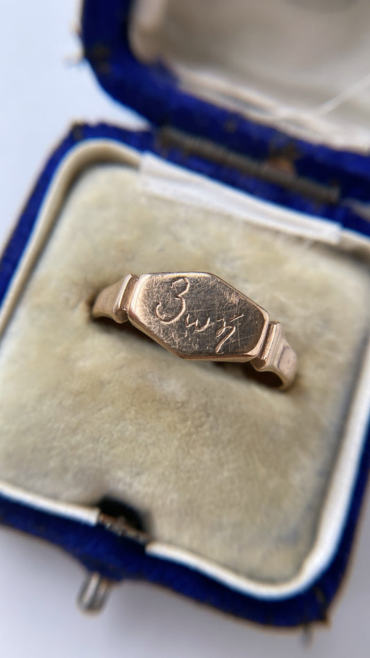 the Victorian kite shaped signet ring