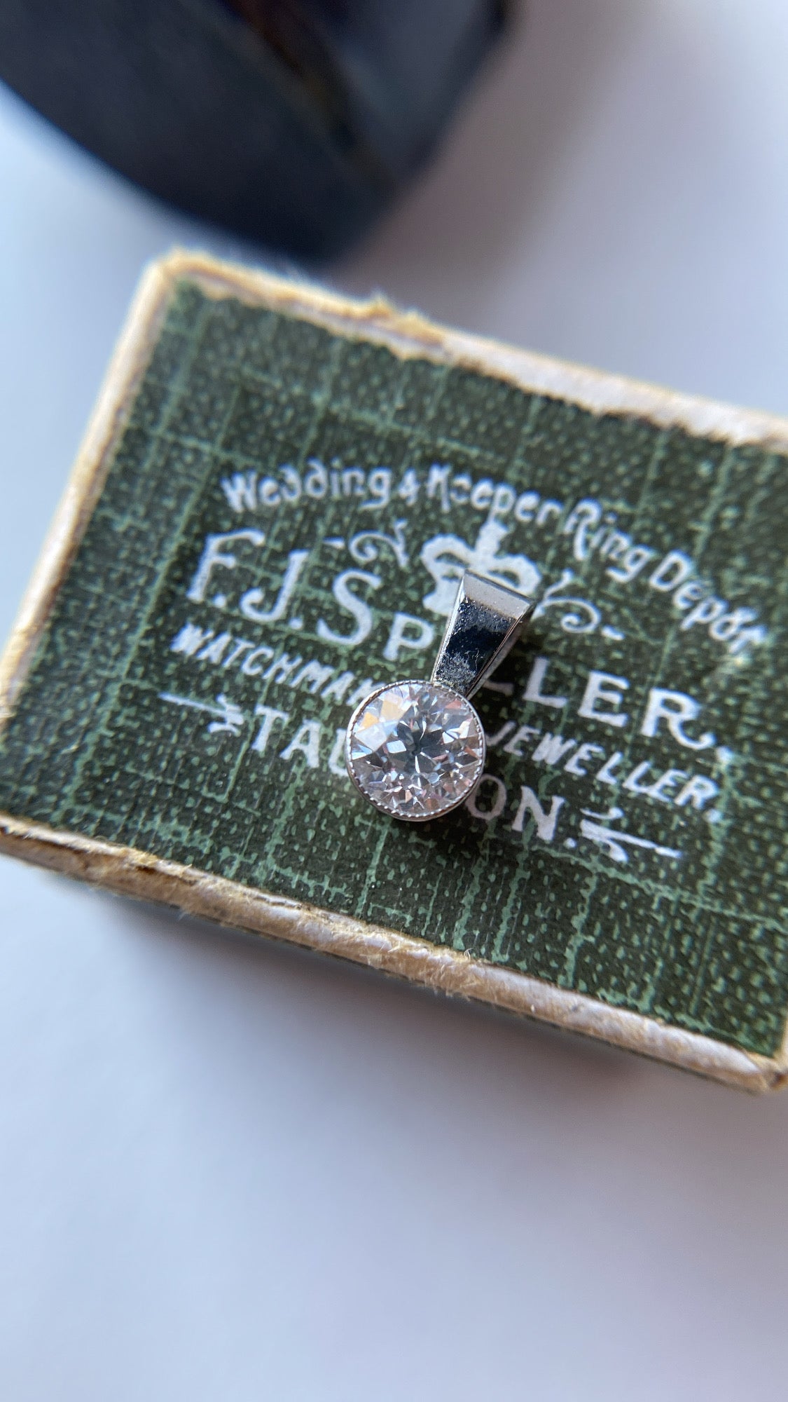 the brightest oec diamond pendant