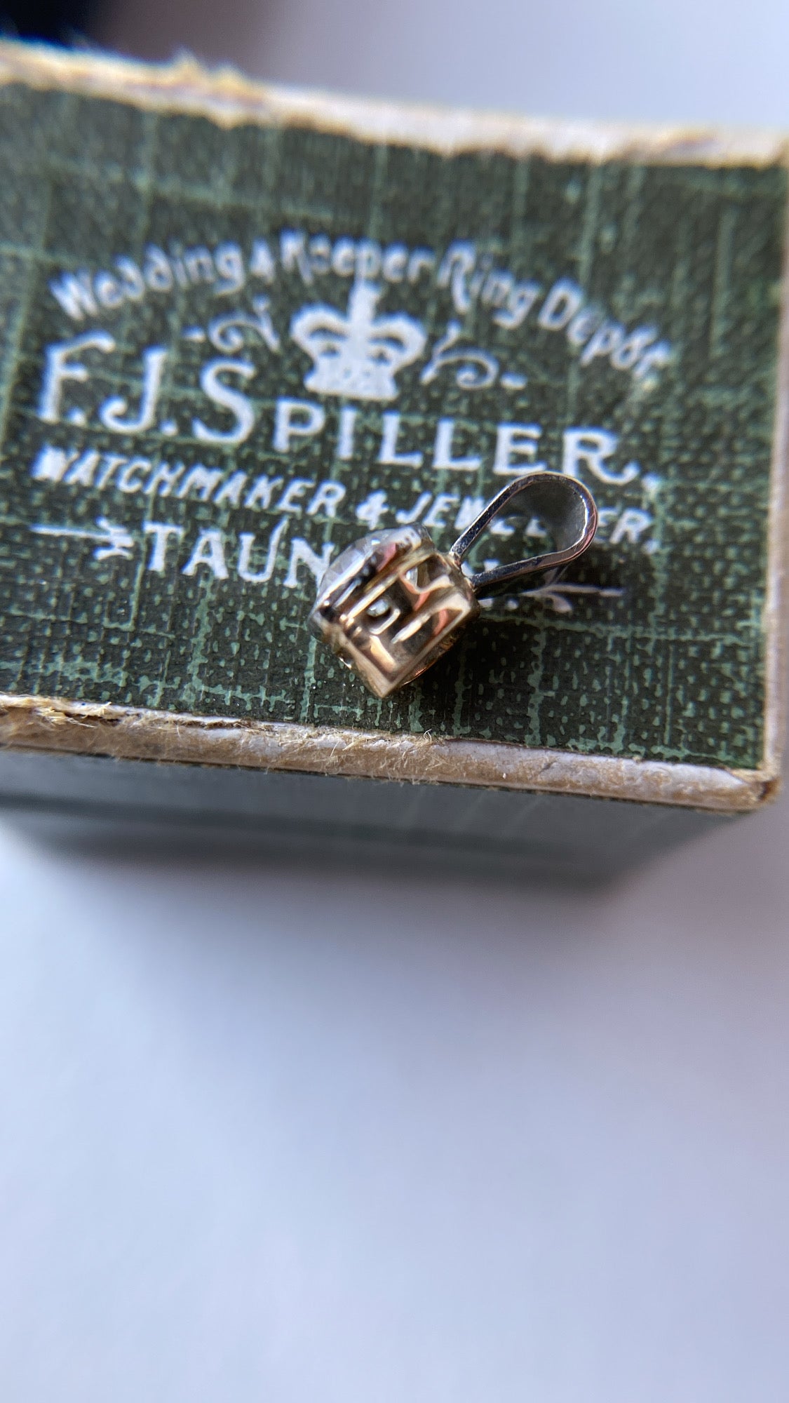 the brightest oec diamond pendant