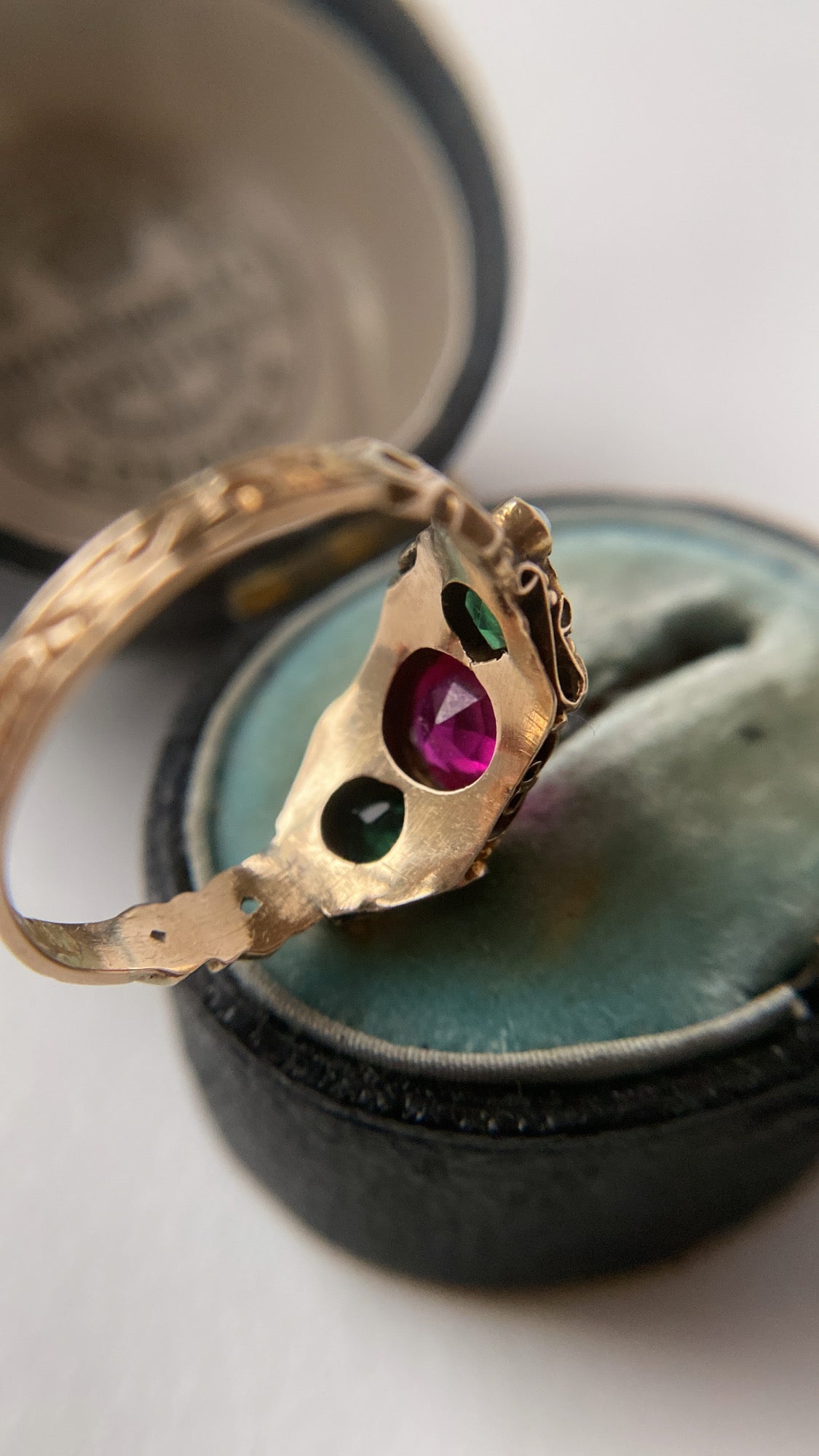 antique vivid coloured paste ring