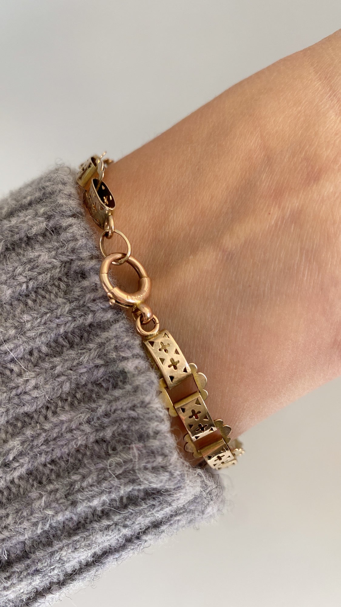 the antique gold book chain bracelet