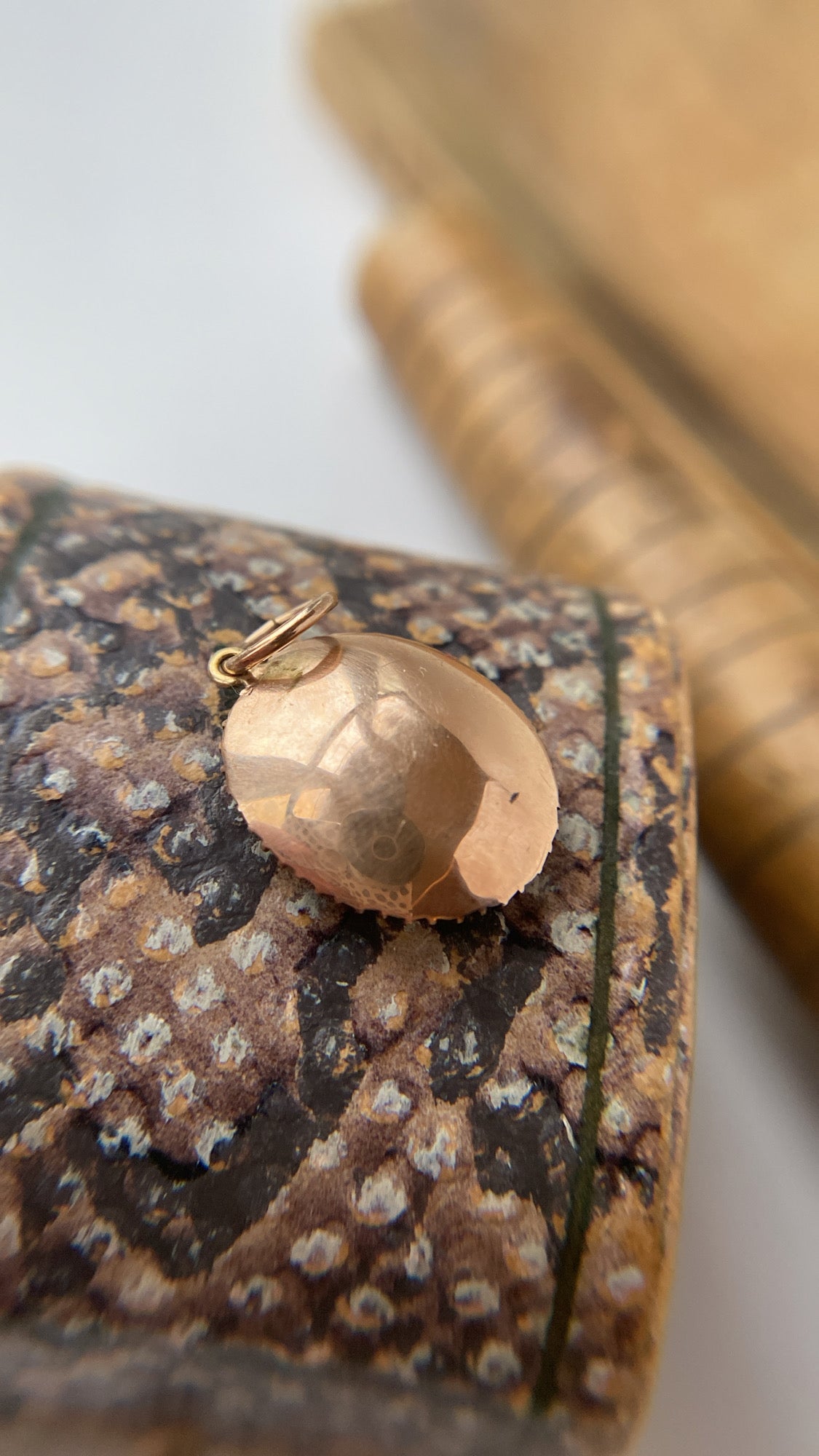 the georgian paste pendant