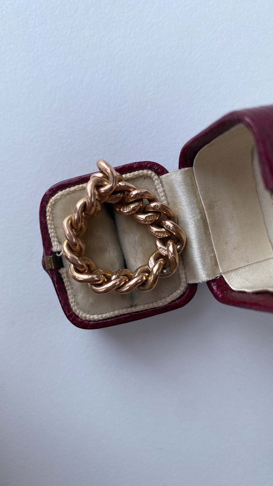 the antique chain ring