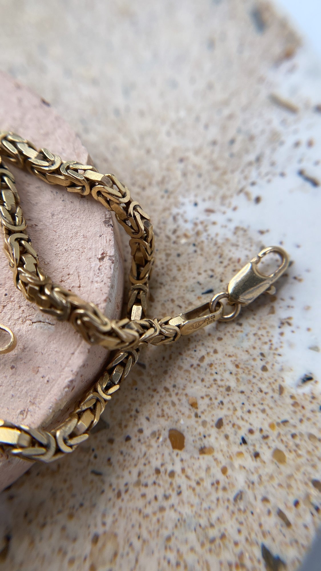 golden and gold unoaerre byzantine chain
