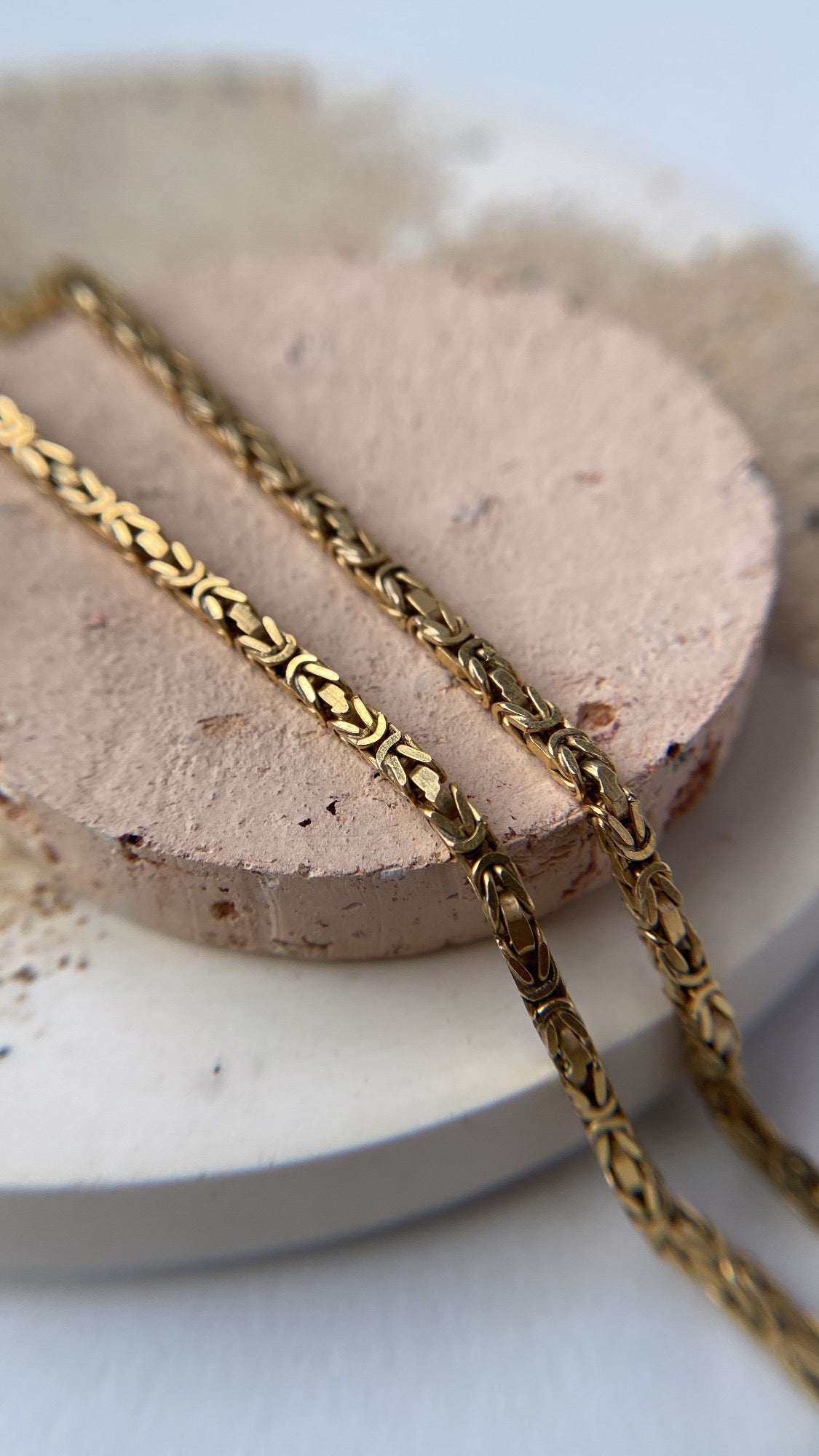 golden and gold unoaerre byzantine chain