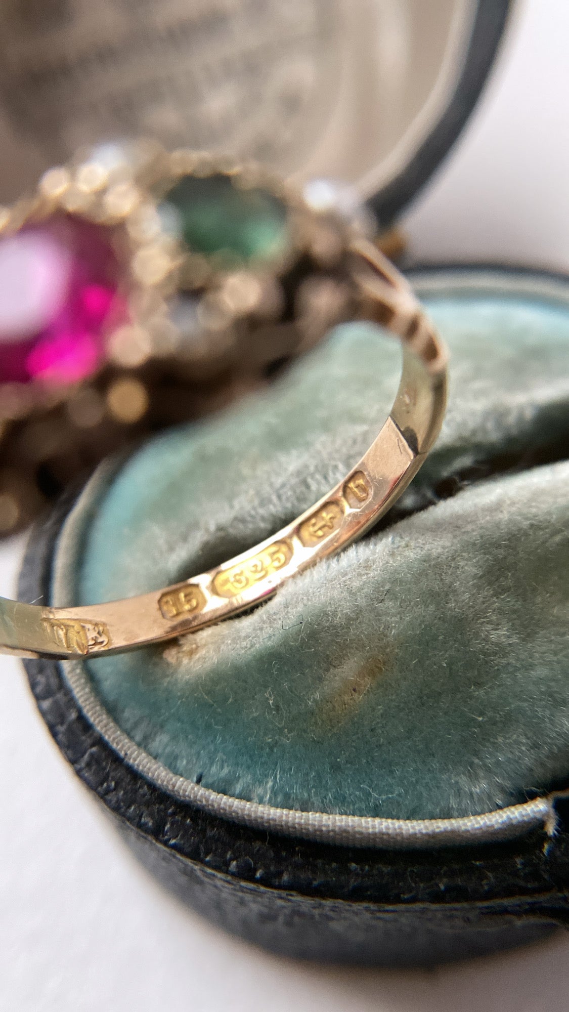 antique vivid coloured paste ring