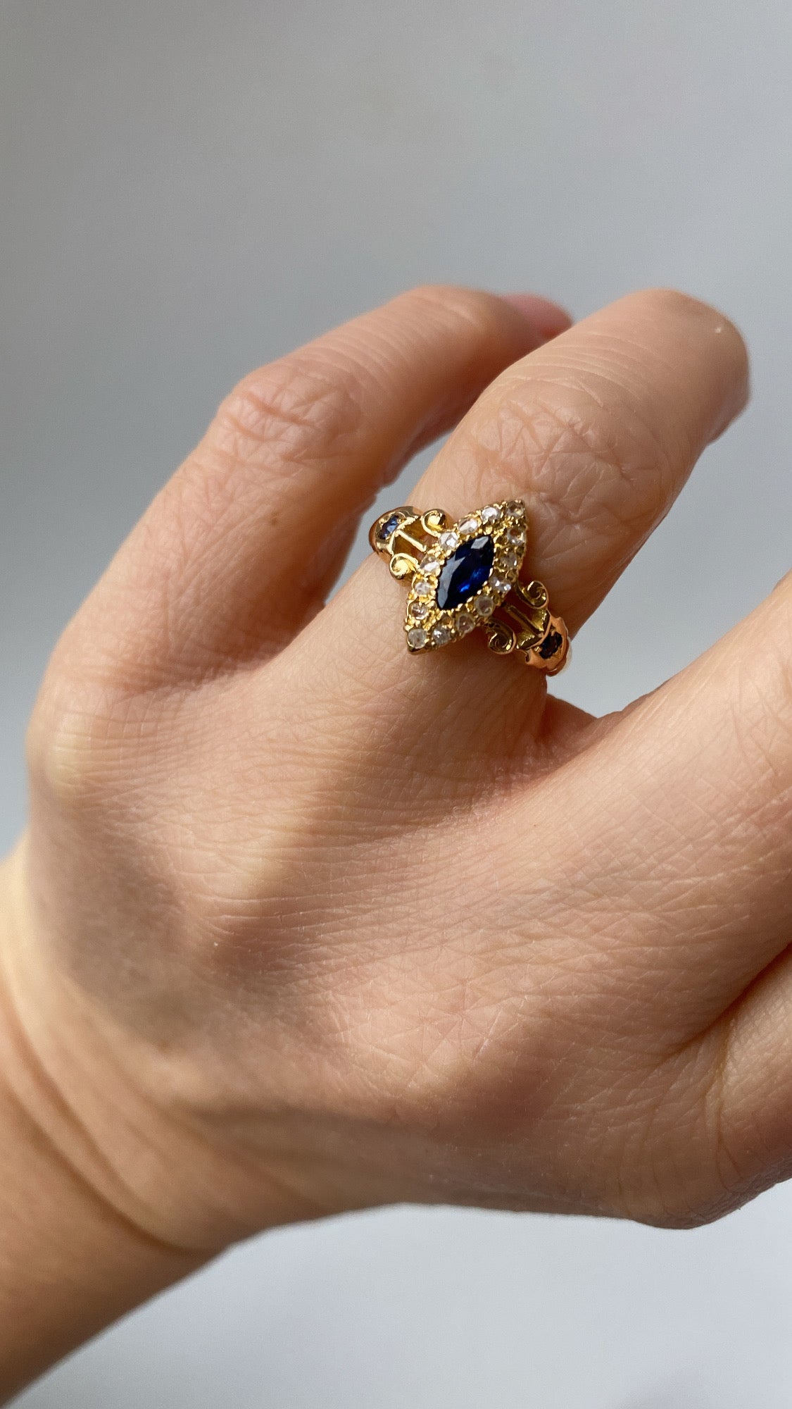 the antique sapphire and diamond navette