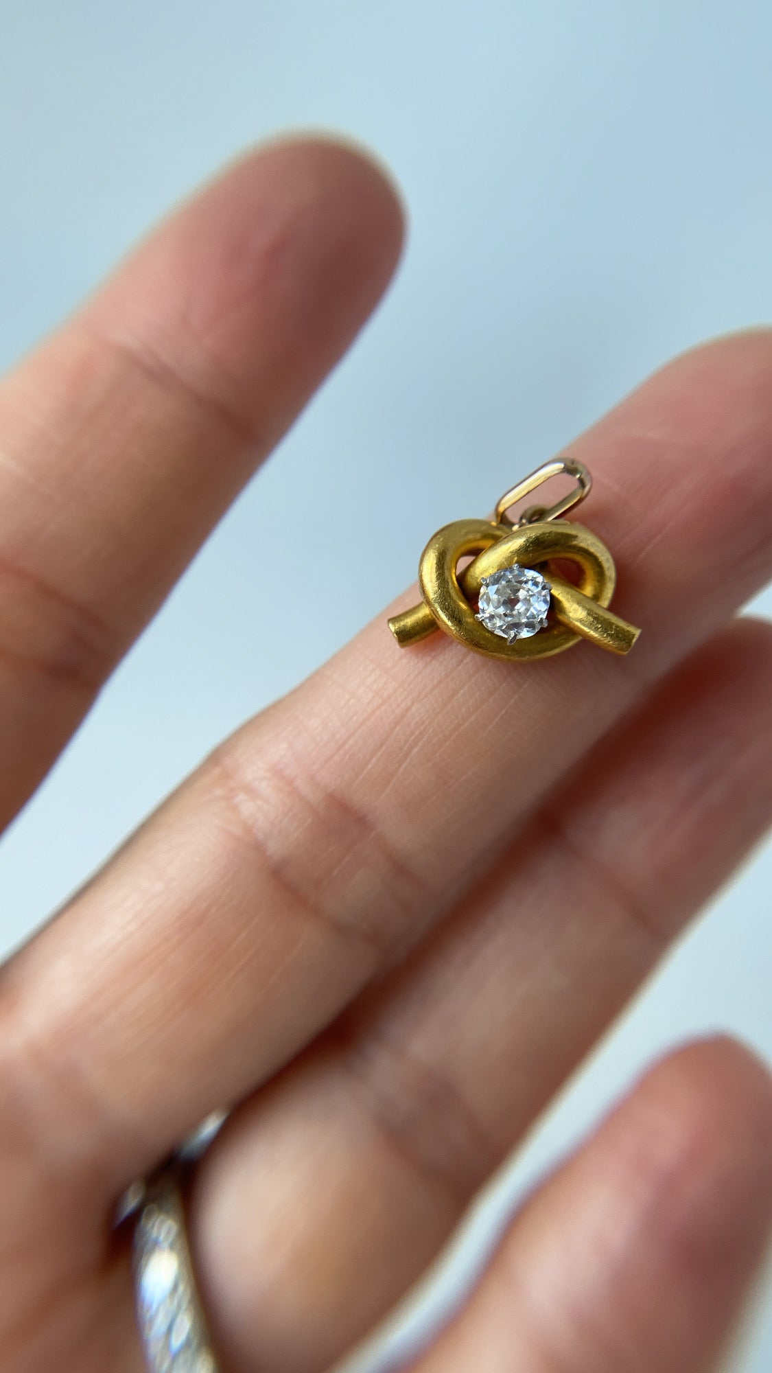 the love knot pendant