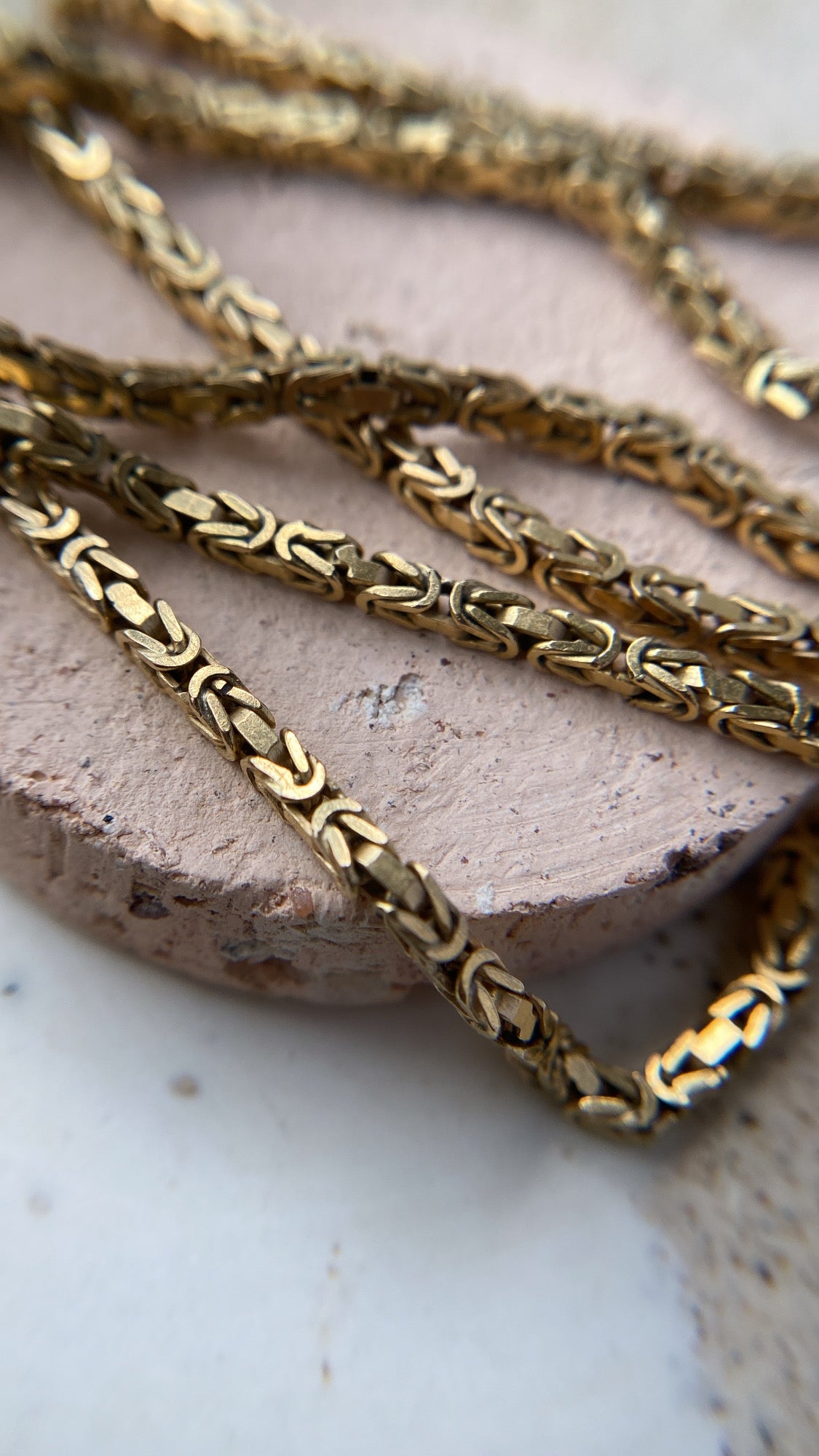 golden and gold unoaerre byzantine chain