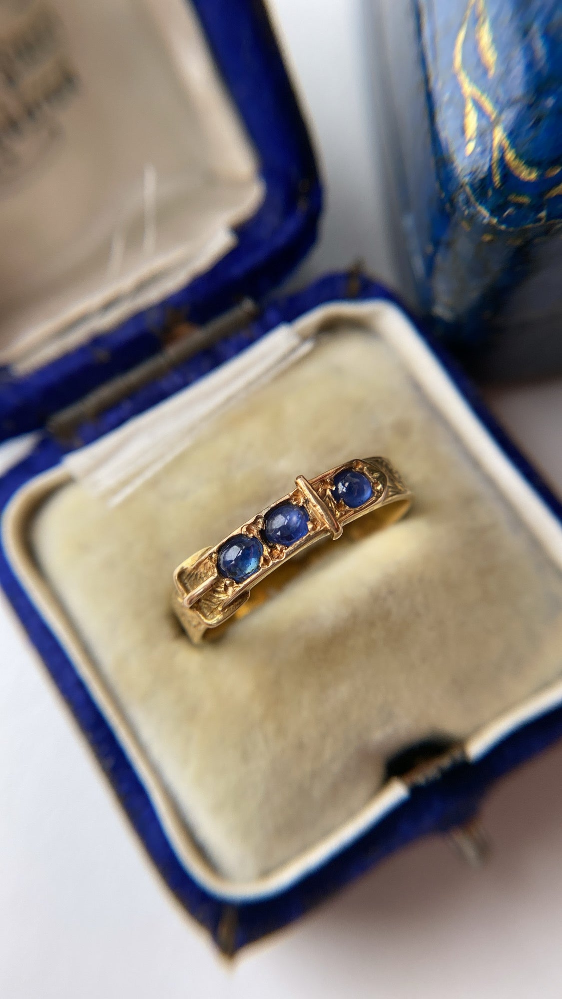 the sapphire buckle ring