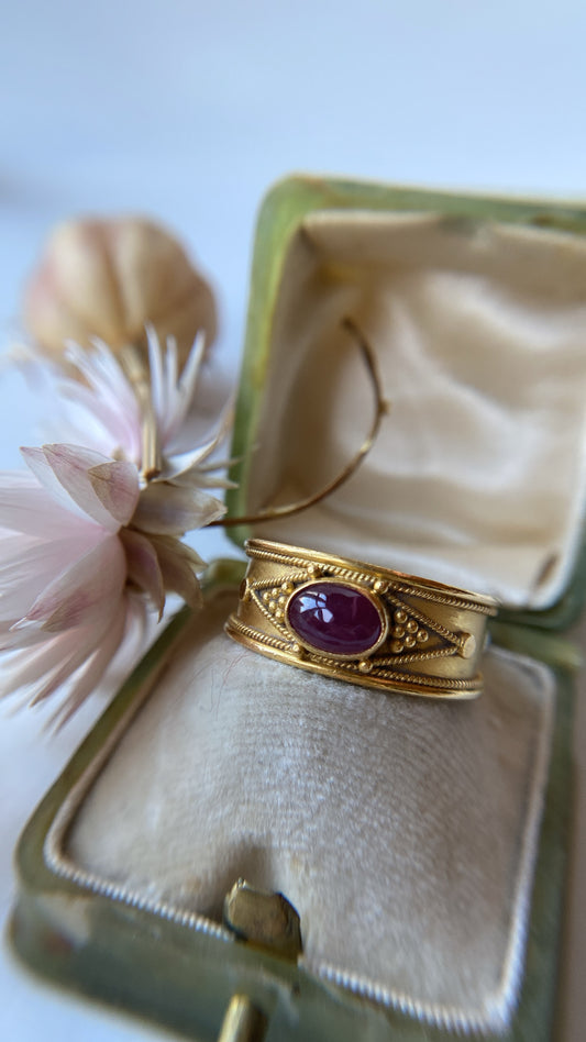 ruby cabochon 22ct band