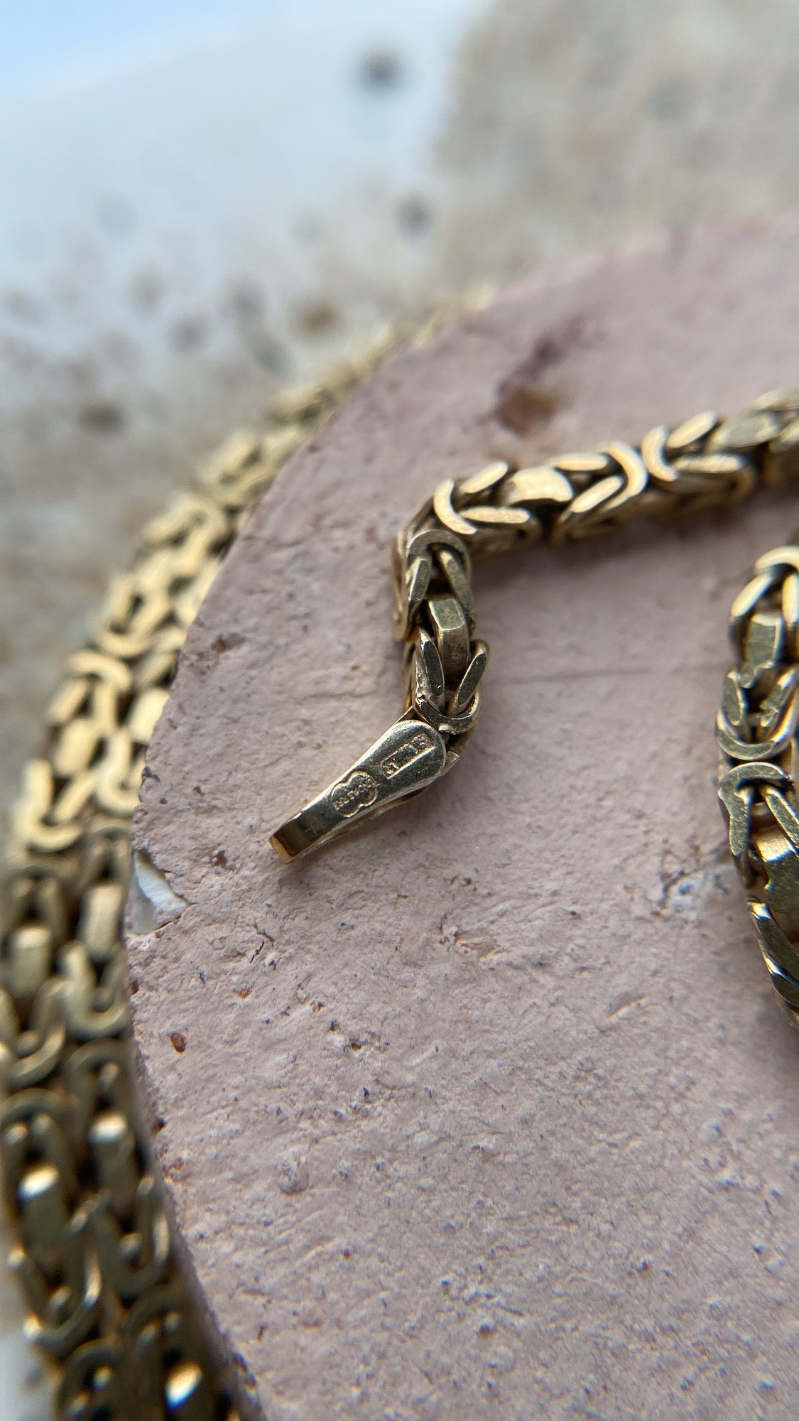 golden and gold unoaerre byzantine chain