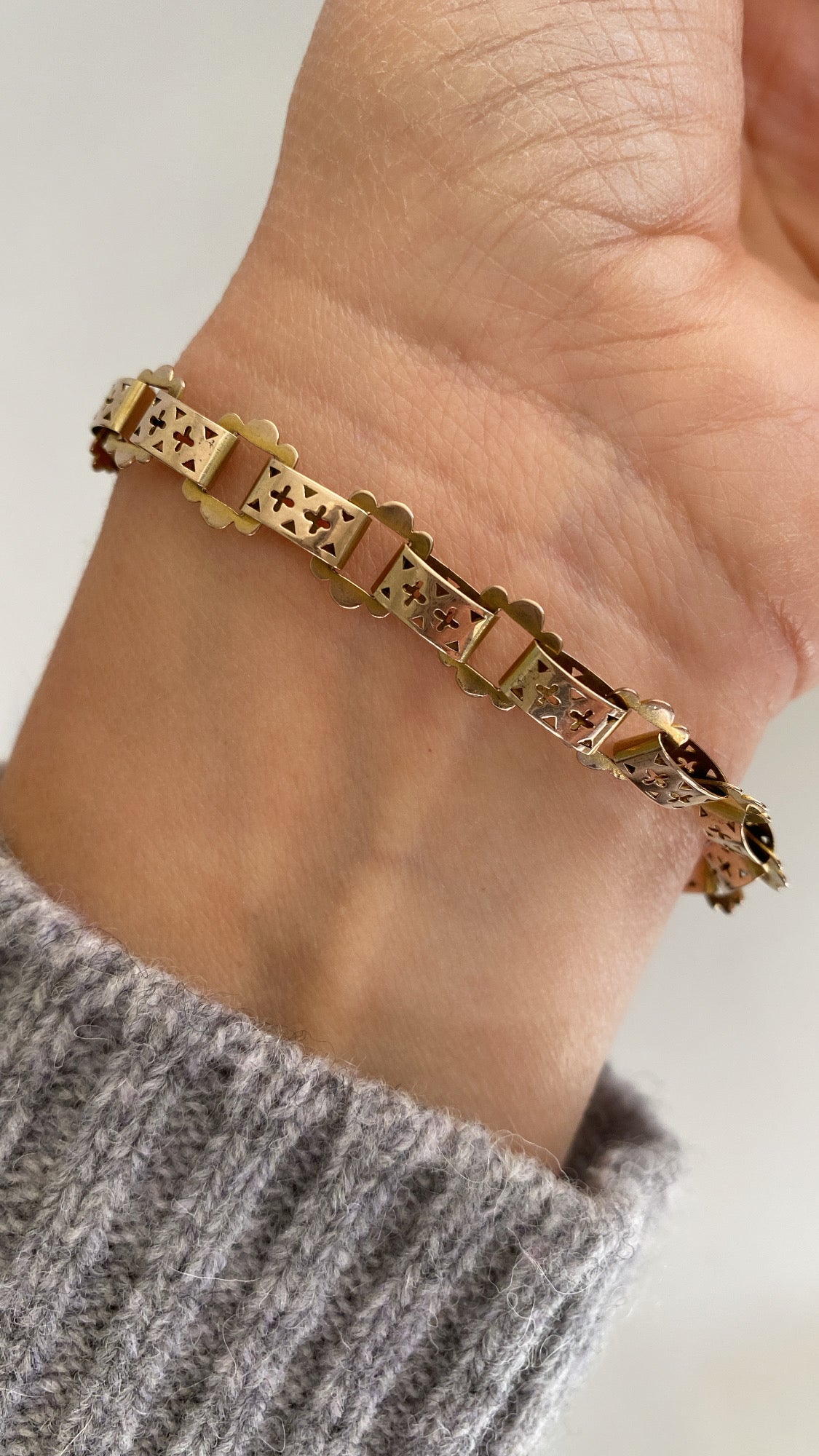 the antique gold book chain bracelet
